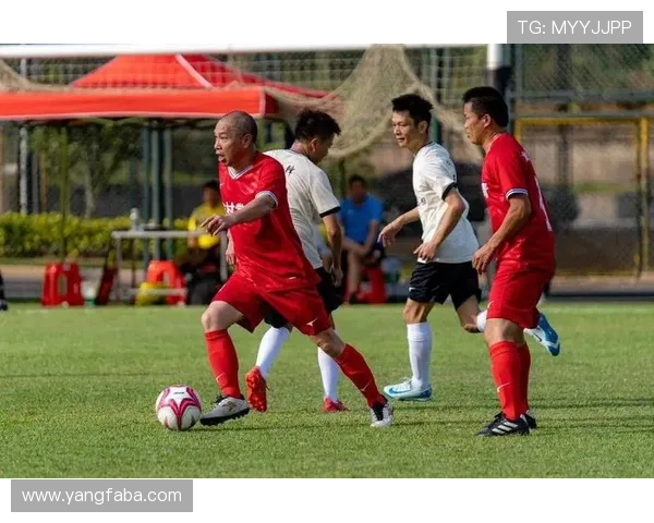 10月27日精彩足球比赛直播全程回顾与精彩瞬间分享 10月27日精彩足球比赛直播全程回顾与精彩瞬间分享